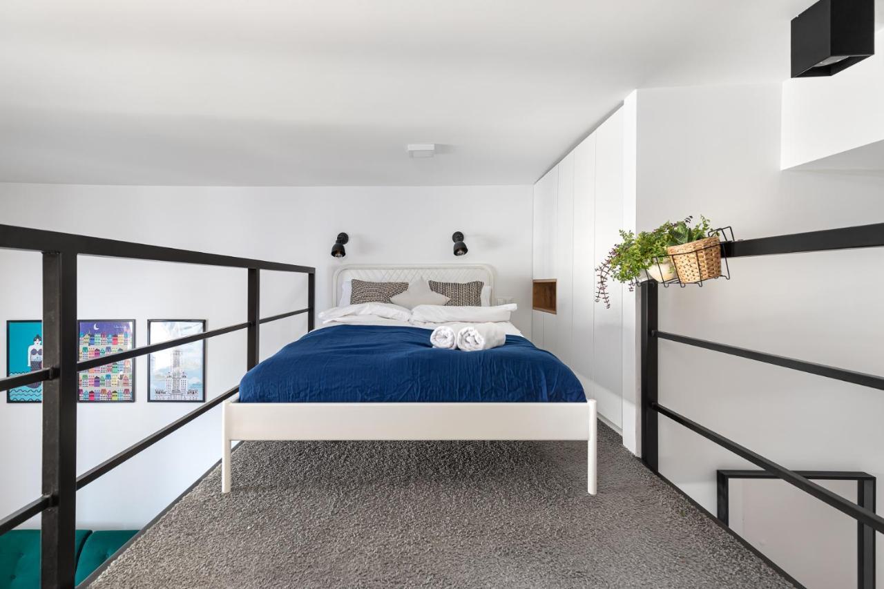 Stylowe Studio Z Antresola Warszawa Bagian luar foto